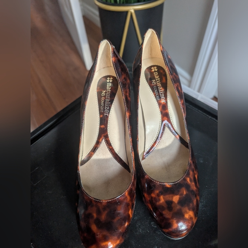 Naturalizer Tortoiseshell Pattern Heels - Picture 3 of 5
